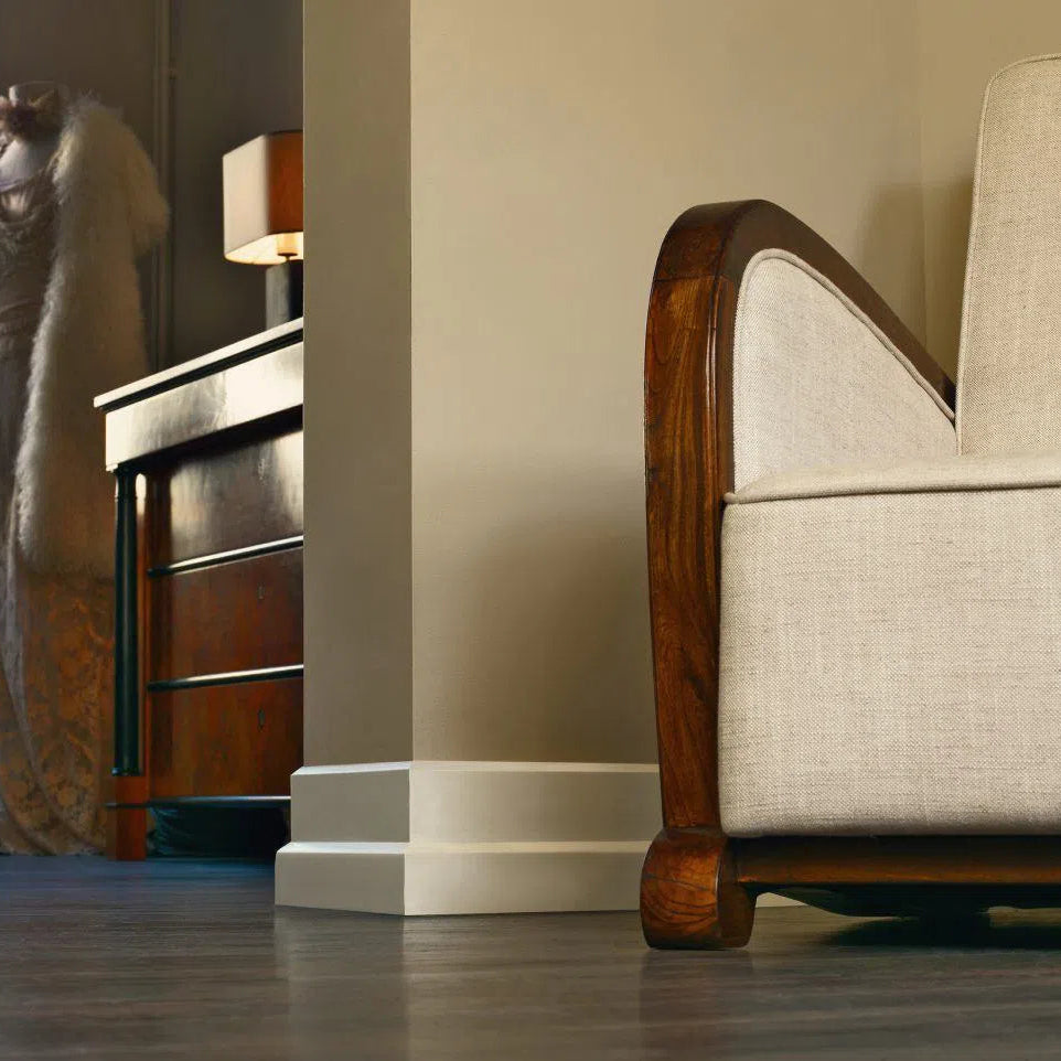 FD22 2M WALLSTYL SKIRTING BOARD in a classic living room  | DecorMania